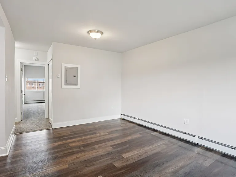 Maple Walk Apartments — Photo 9