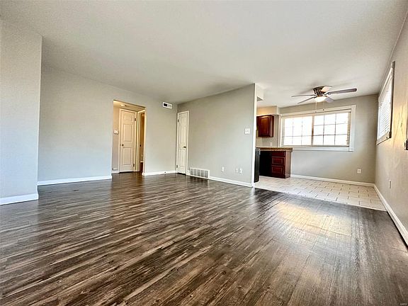 5th image of 1502 Leeshores Ln