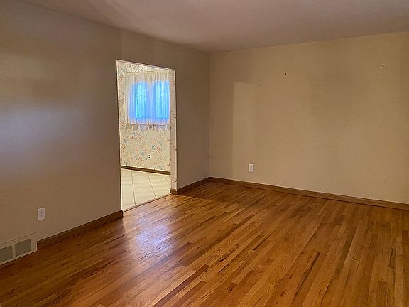 2nd image of 22016 Hillcrest Ct