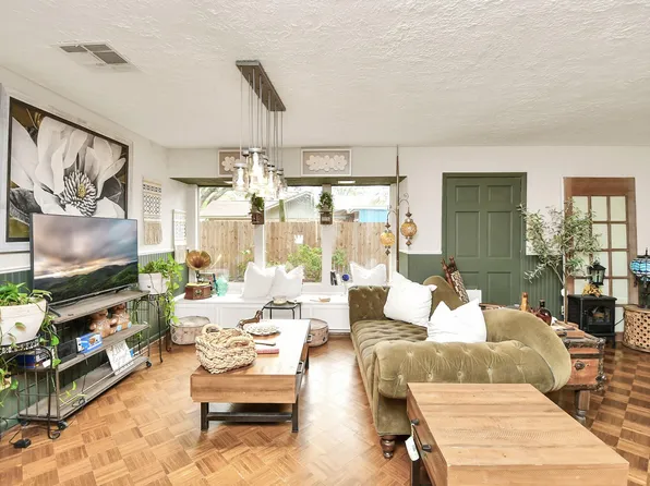 1503 Woodlawn St, Baytown, TX 77520