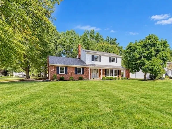 32696 Surrey Ln, Avon Lake, OH 44012