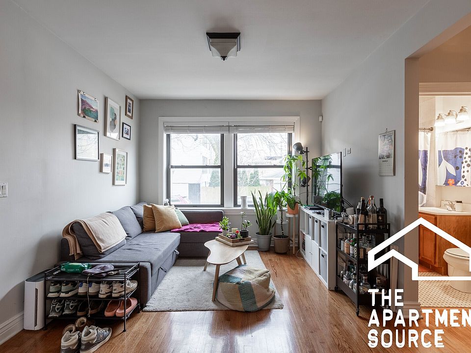 1st image of 3435 N Lakewood Ave #1