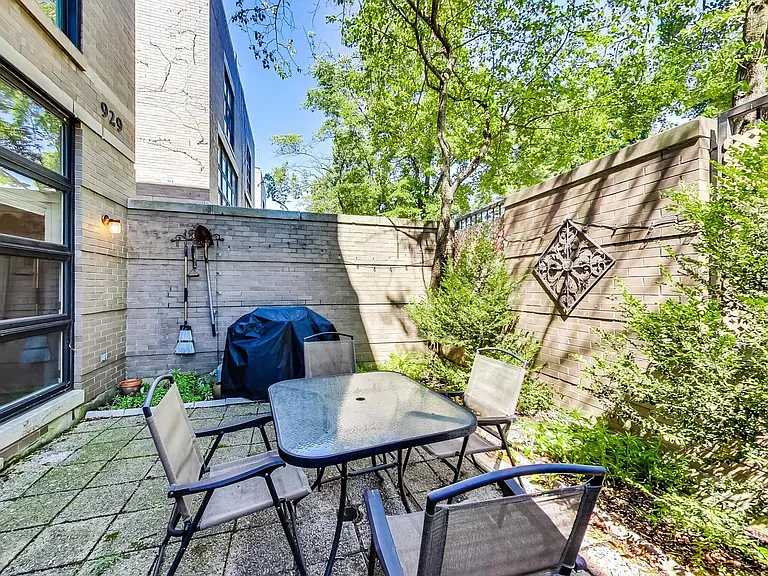 929 W Wrightwood Ave #A — Photo 4