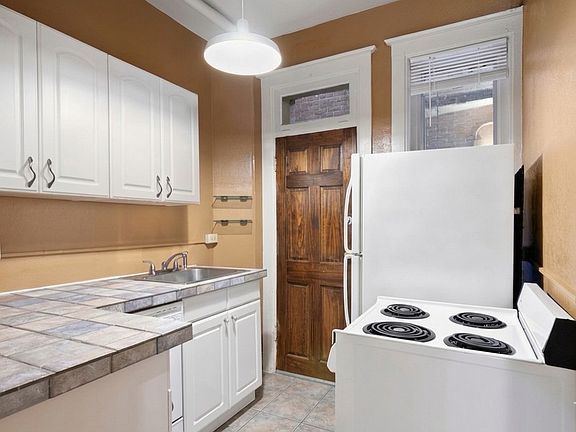 3rd image of 1934 N Grant St #10