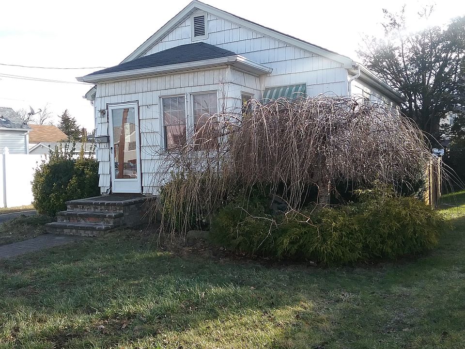 1st image of 216 N Oak St