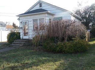 216 N Oak St, Massapequa, NY 11758