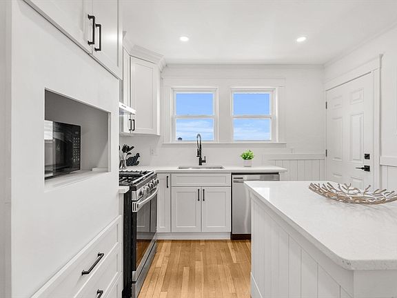 4th image of 4 Sea View Ave #3C