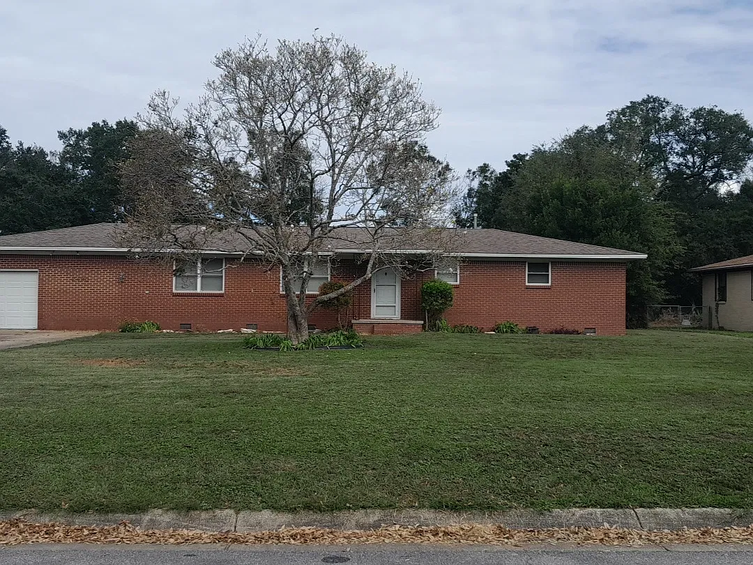 4 bed, 2000 sqft, $1,900 — Photo 1