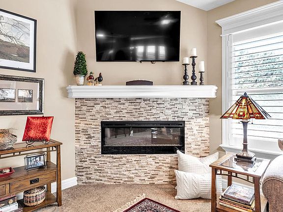 5th image of 4610 Stonebridge Dr W