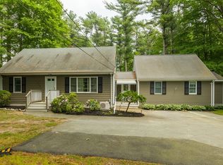 658 Middle Rd, Acushnet, MA 02743