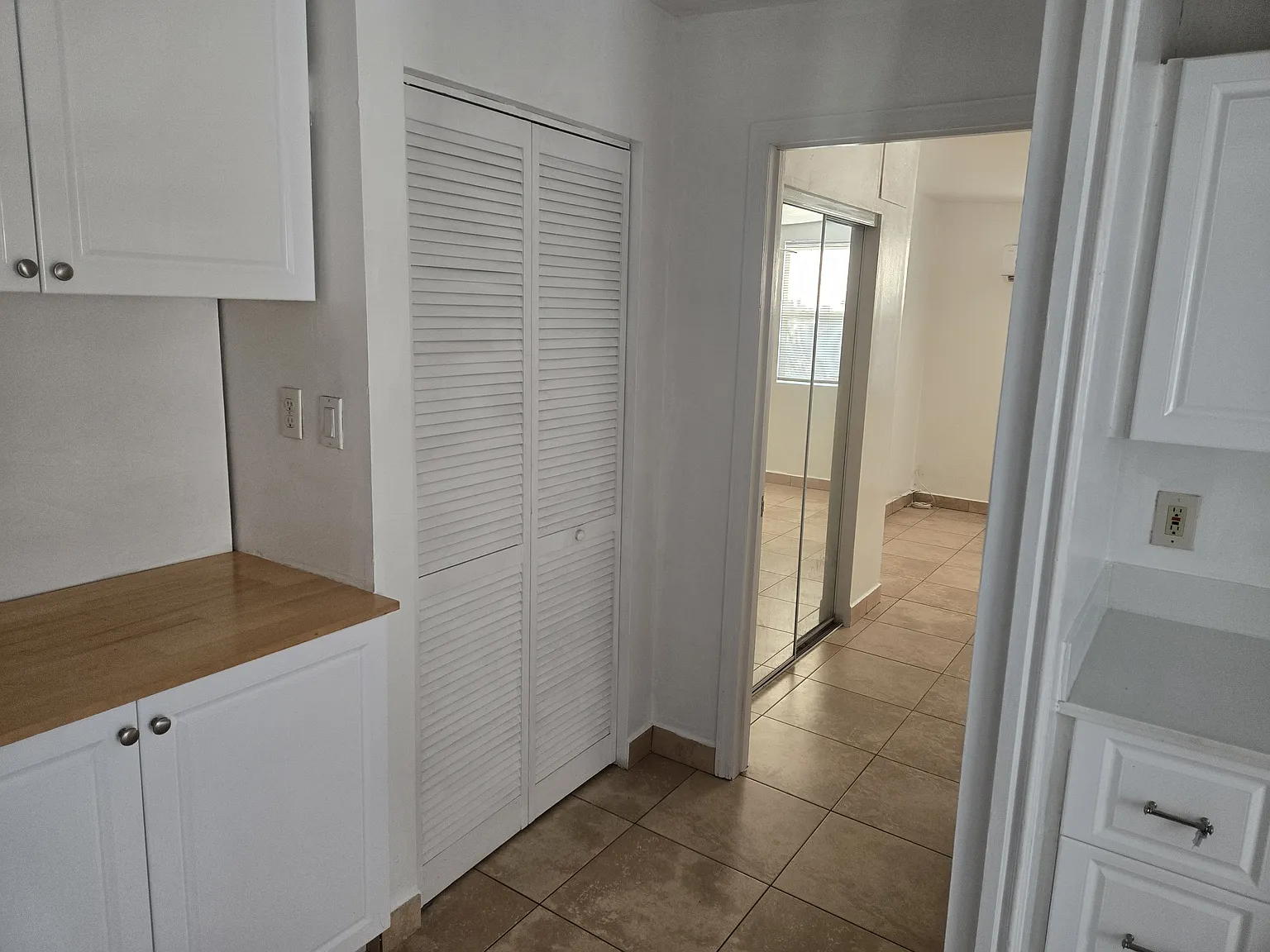 1736 NE 48th Ct — Photo 2