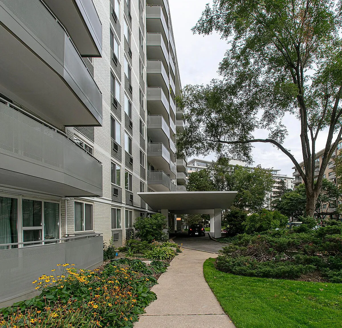 10 Shallmar Blvd — Photo 4
