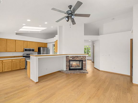 5th image of 2118 NE 2nd Ave