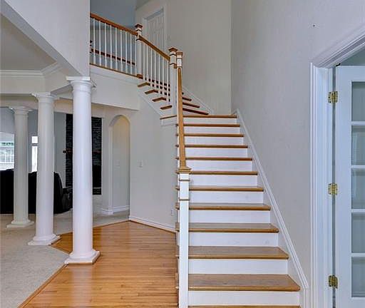 5th image of 109 Clipper Ct