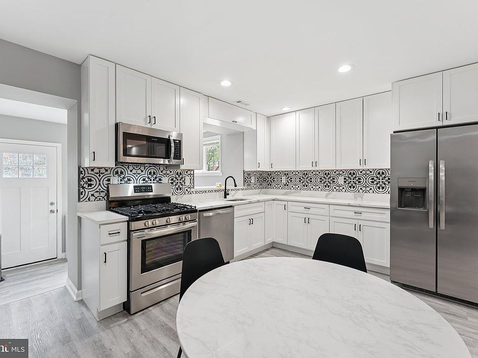 1st image of 1525 Morris Rd SE