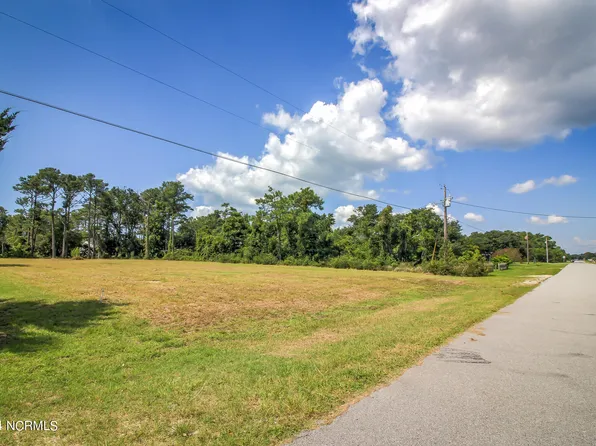 380 Diamond City Drive, Harkers Island, NC 28531