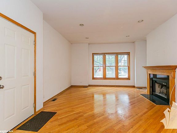 5th image of 2715 N Wayne Ave #1622