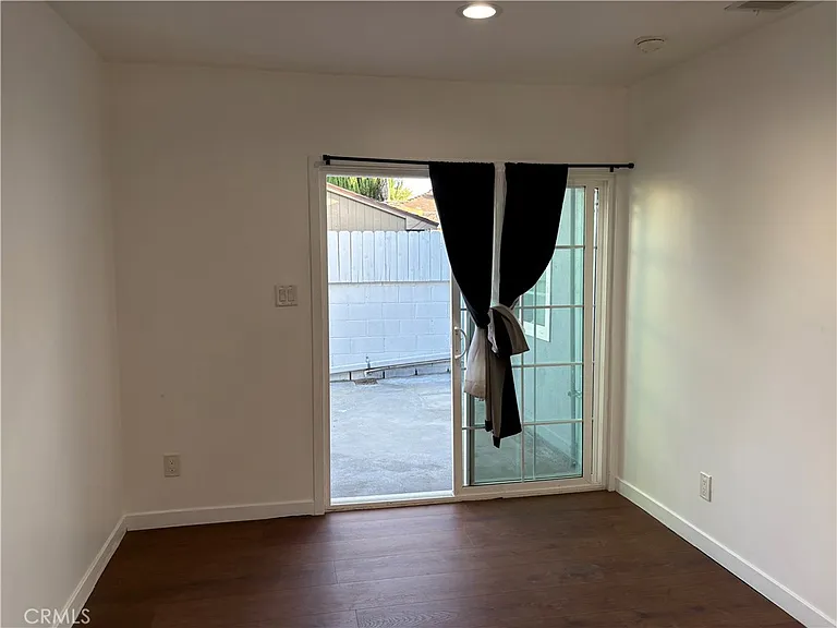 7501 1/2 Corbin Ave — Photo 6