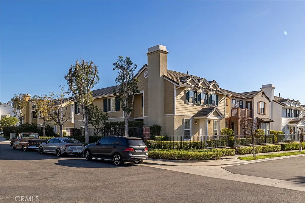 3 bed, 2.5 bath, 1984 sqft, $4,595 — Photo 3