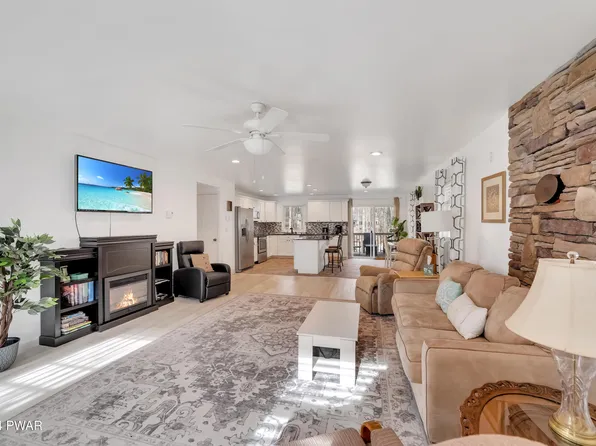 109 Curlew Dr, Hawley, PA 18428