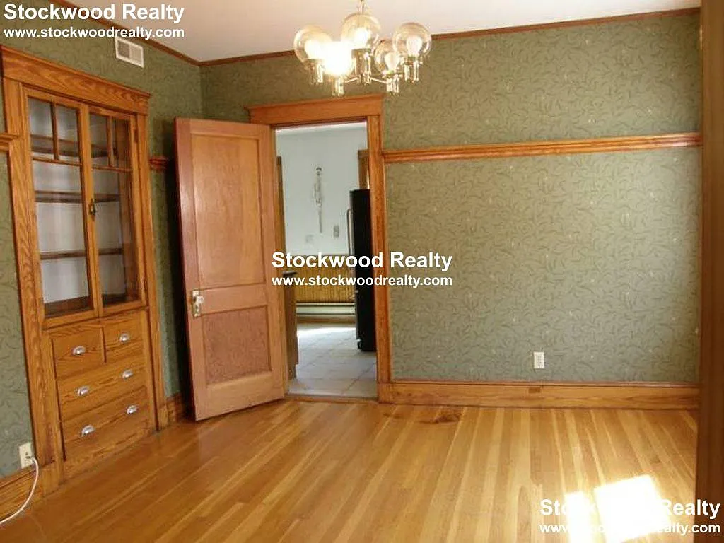 Building Photo - 2032 Dorchester Ave #2