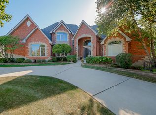 8070 Greenbriar Ct, Burr Ridge, IL 60527