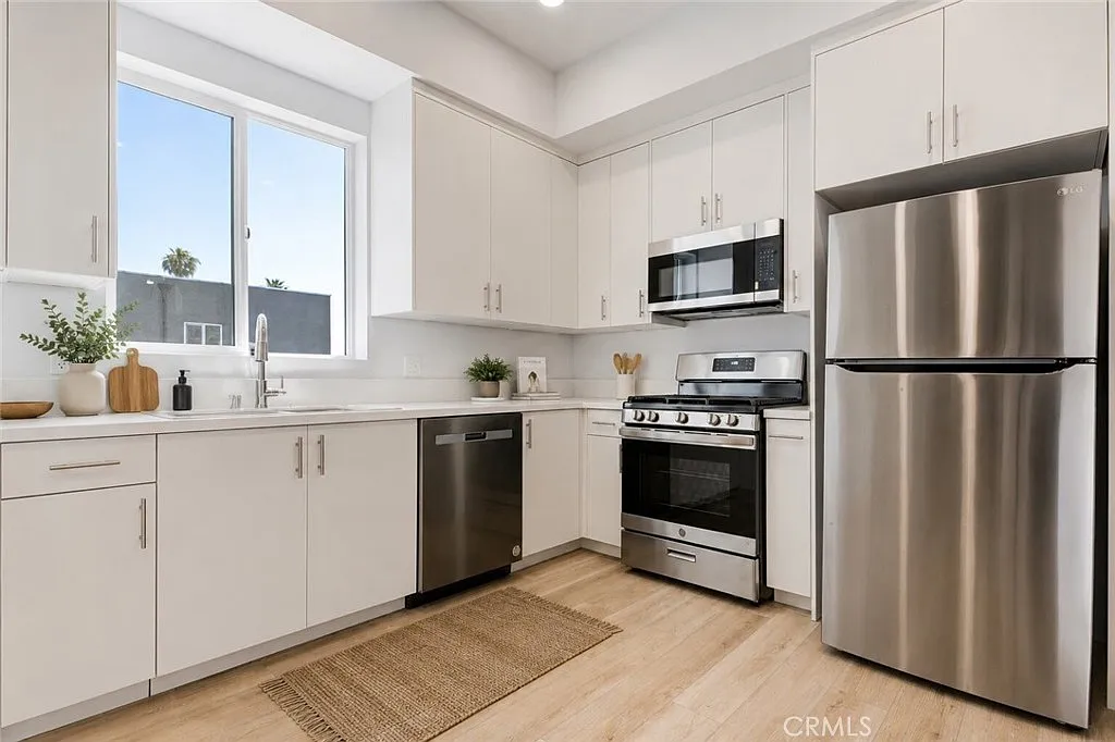 2 bed, 1135 sqft, $2,800 — Photo 2