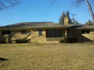 4211 Country Club Dr, Shelby Township, MI 48316