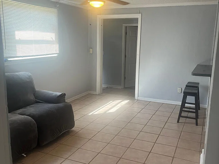 10437 Gailwood Cir E — Photo 2