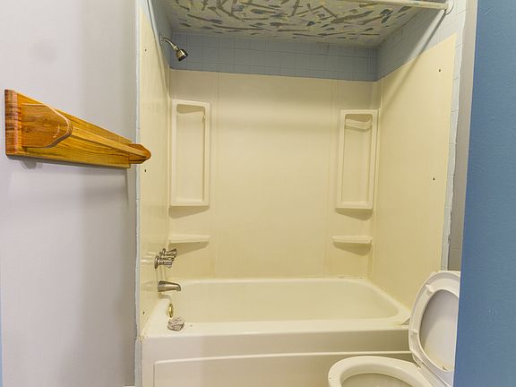 2nd image of 723 S Main St APT 8