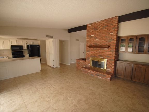 3rd image of 1411 E Kael St
