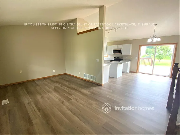10128 45th Pl NE — Photo 3
