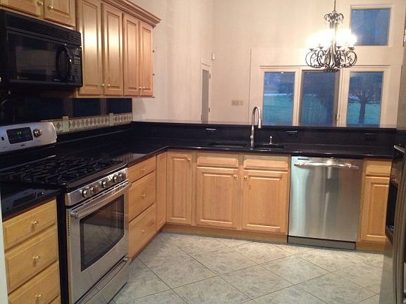 3rd image of 140 Heather View Dr