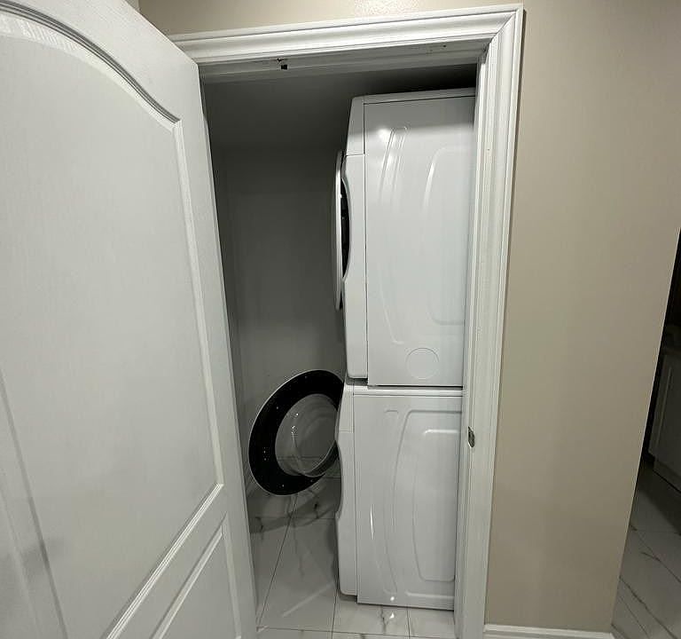 2nd image of 318 Bessborough Dr #Basement