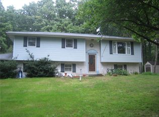 2217 S Rocky Mountain Dr, Effort, PA 18330
