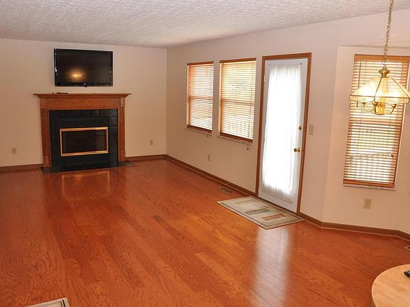 3rd image of 309 Basswood St