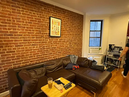 Rented by Eric Goodman Realty Corp | media 2