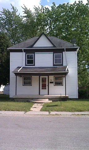 781 Nelson St photo 1