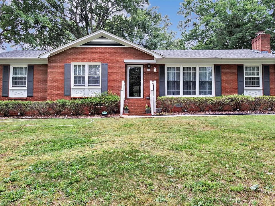 1st image of 902 Creekbriar Ave