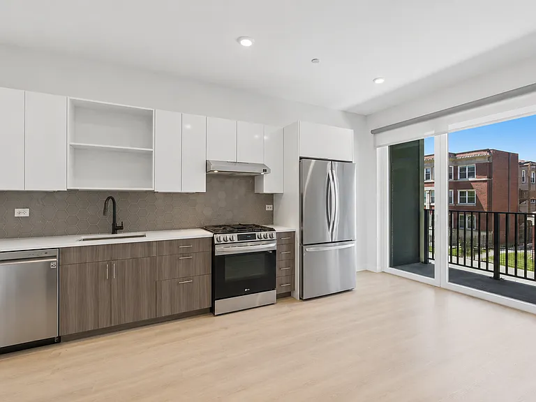 947 W Sunnyside Ave #310 — Photo 3