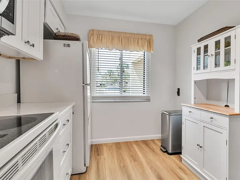 5224 Lake Village Dr #67 — Photo 8