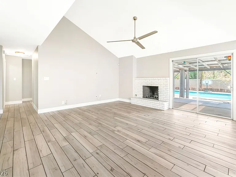1713 Barnard Dr — Photo 5