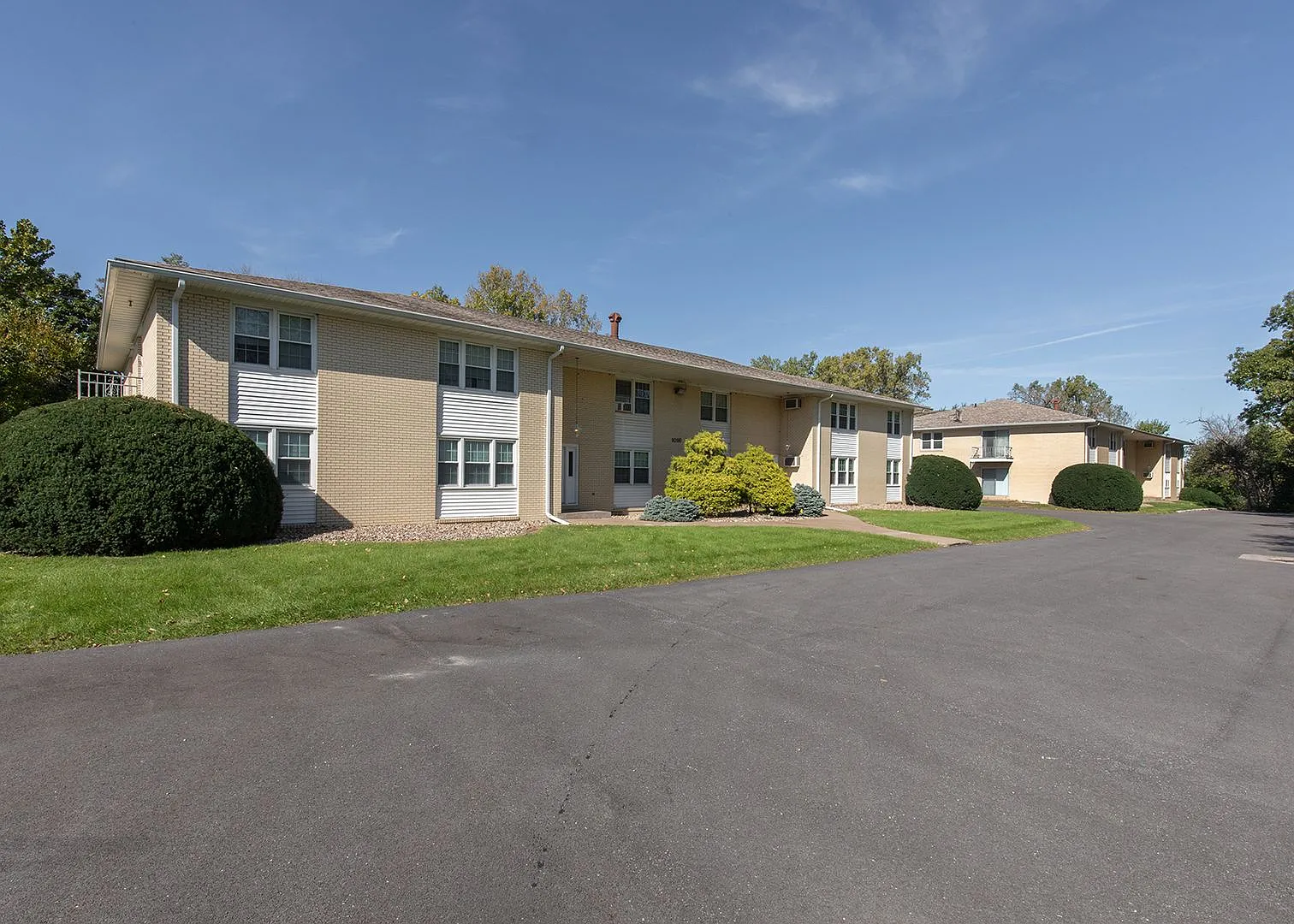 Eastridge Villa Apartments — Photo 2
