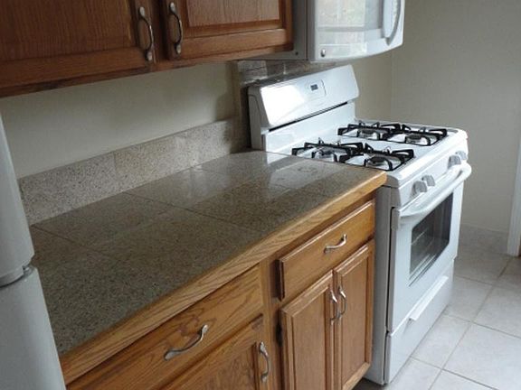 4th image of 1029 Parkway Dr