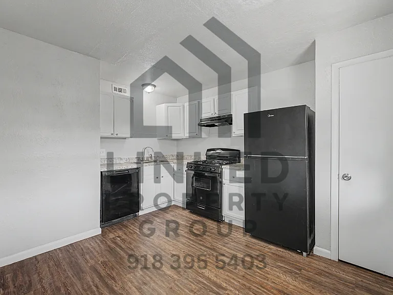 Charl Ann Apartments — Photo 2