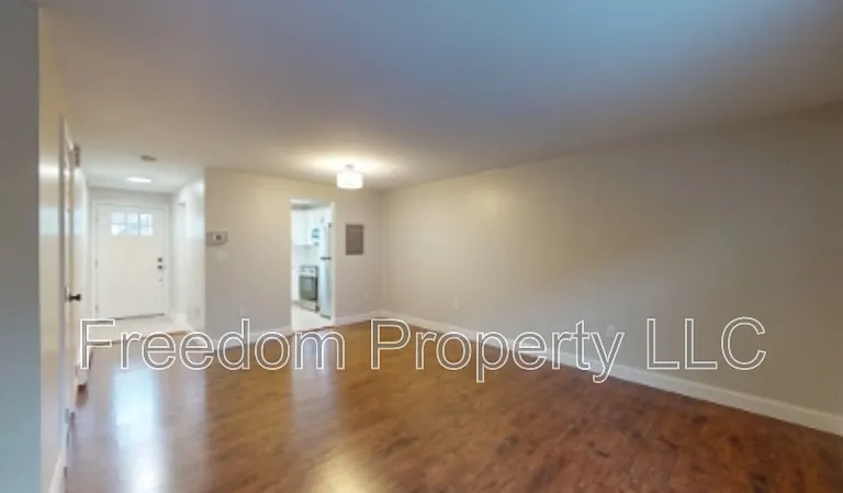 569 Center St #7 — Photo 9