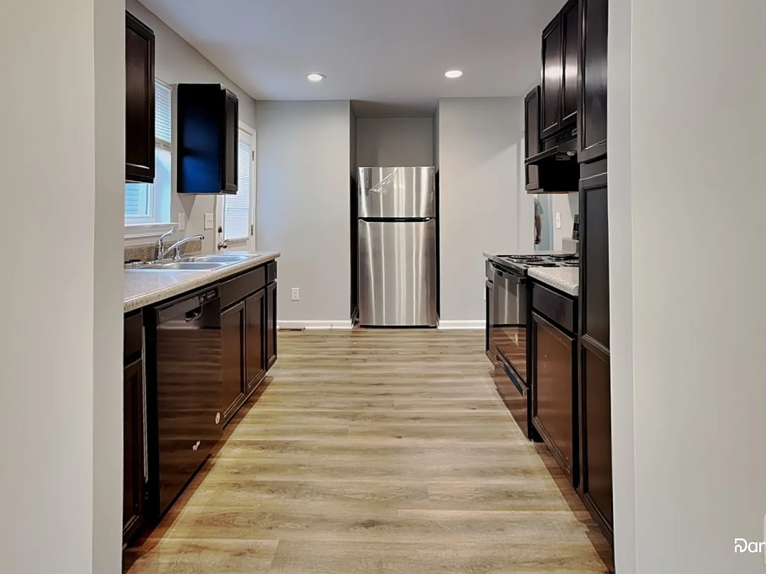 3 bed, 2.0 bath, 1144 sqft, $1,615 — Photo 3