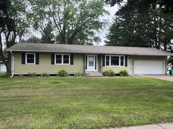 2307 S Broadway St, Menomonie, WI 54751