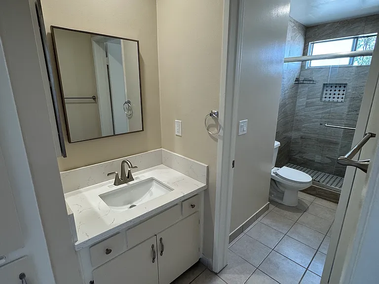 1040 N Laurel Ave #5 — Photo 14