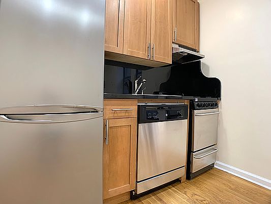 1st image of 355 W 51st St APT 33